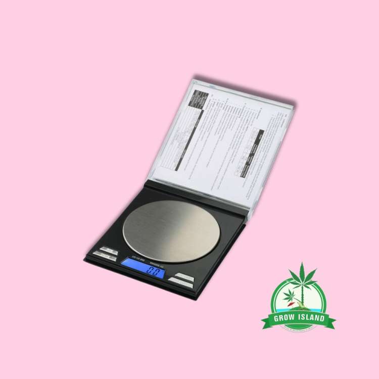 G Scale CD form 100 g - 0,01 g with pink background and green Grow Island logo in the left corner